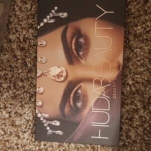 Huda beauty desert dusk palette